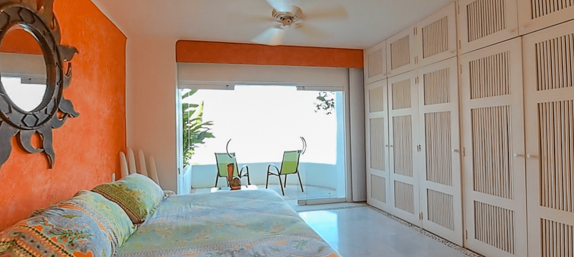 Cozy room with balcony and sea view